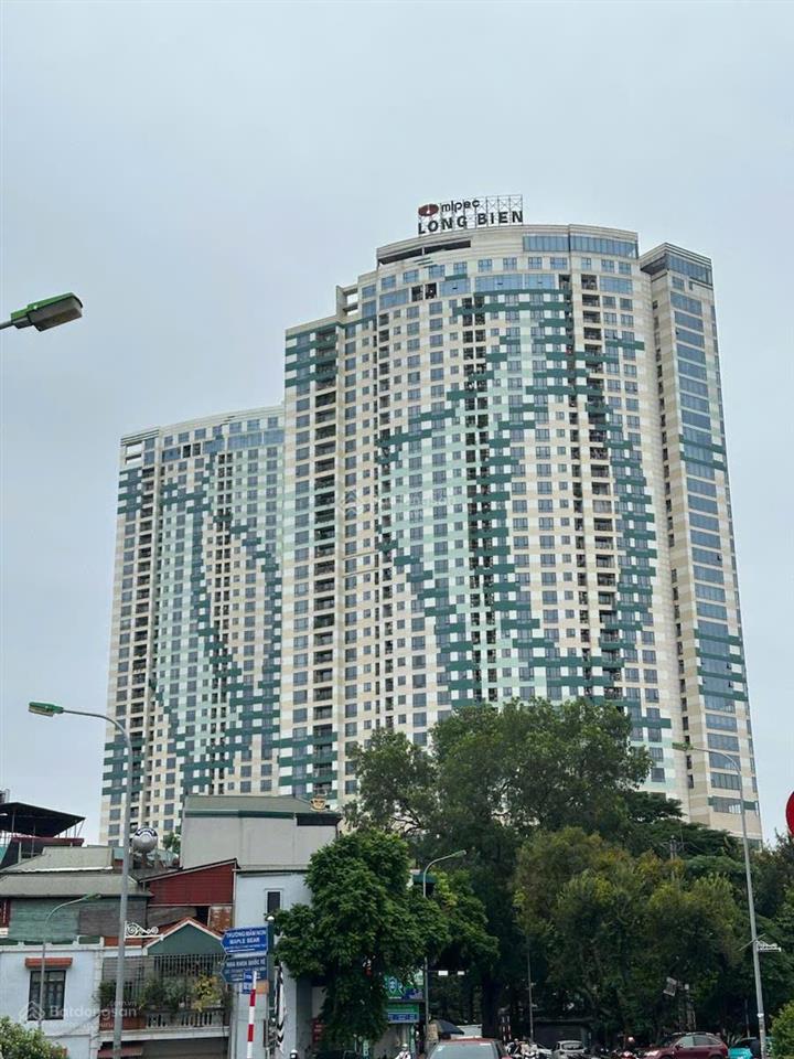 Ngọc thuỵ, long biên
diện tích 150m2, mặt tiền 6m
giá 33 tỷ