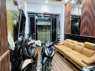 6,8 tỷ  nhà đẹp hẻm xe hơi thông  sát quận 5  full nội thất cao cấp