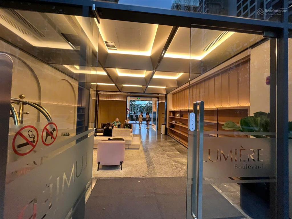 2pn, tòa a lumiere boulevard  giá chỉ 4.350 tỷ all in, view thoáng sân thể thao  căn góc