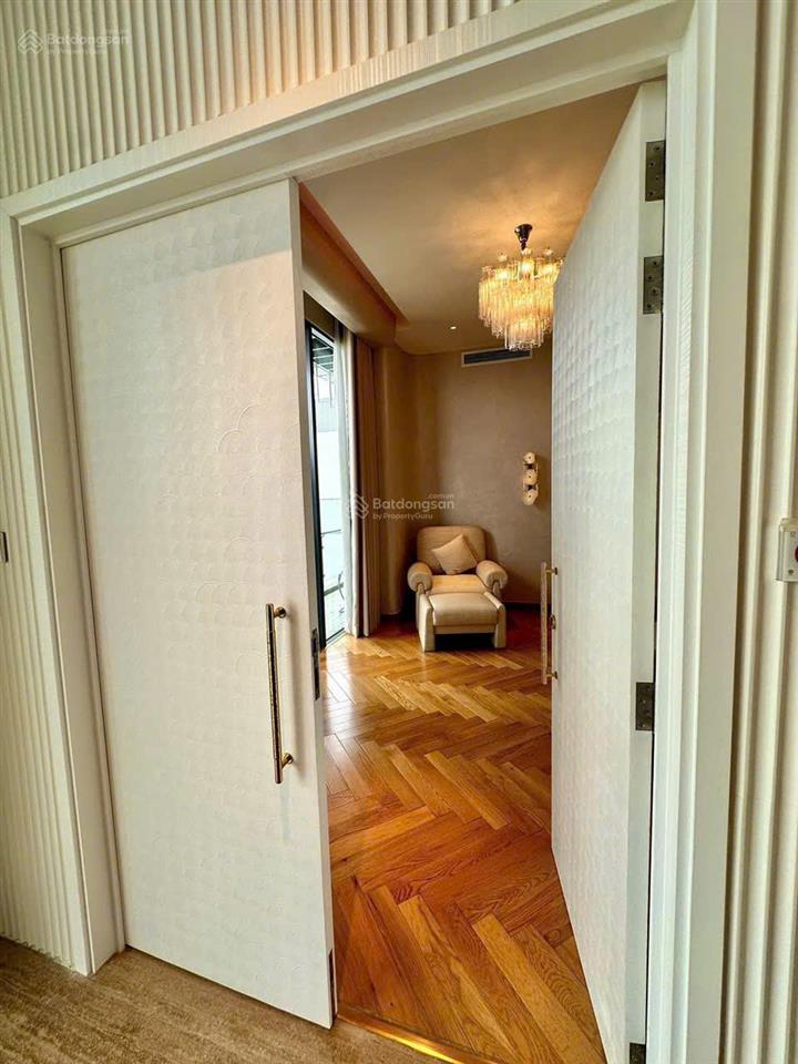 Chủ nhà định cư nước ngoài cần bán căn penthouse the antonia 291m2, 3pn, 4 wc, giá 52,5 tỷ bao hết