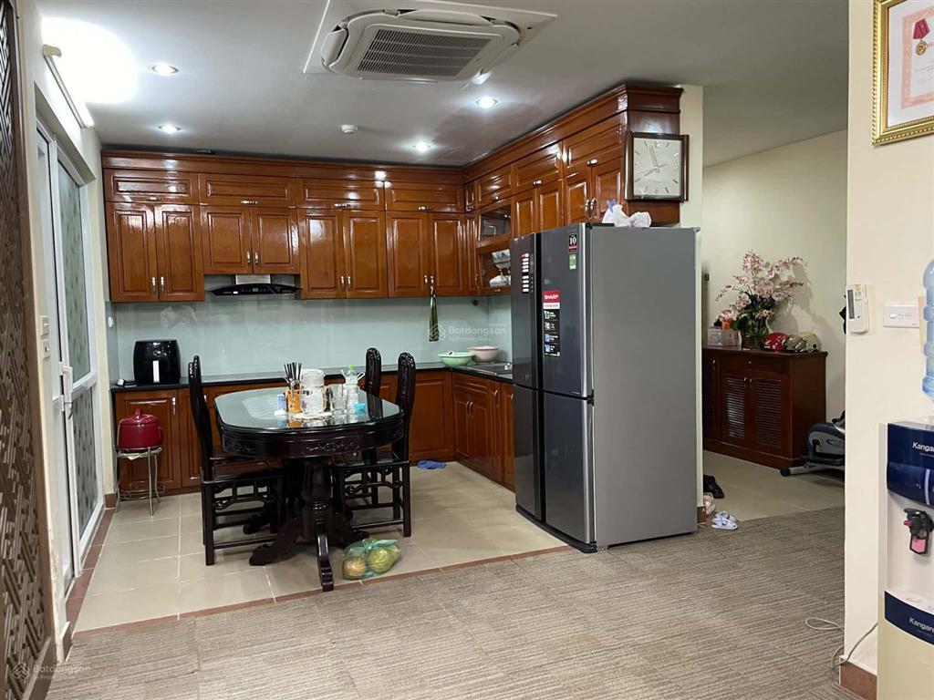 Vợ chồng cần tiền bán gấp căn 123m2 (3pn  2vs), ban công đông  nam, giá 8.1 tỷ (có thương lượng)