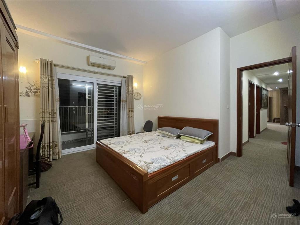 Vợ chồng cần tiền bán gấp căn 123m2 (3pn  2vs), ban công đông  nam, giá 8.1 tỷ (có thương lượng)