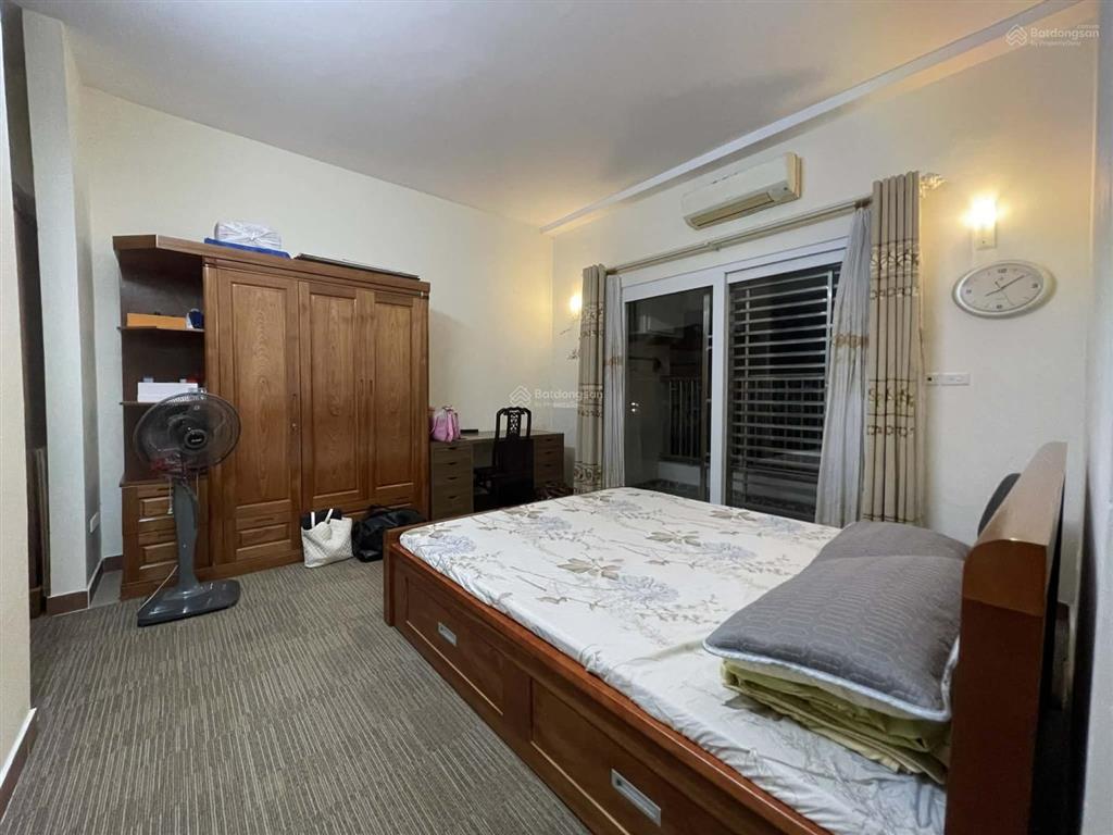 Vợ chồng cần tiền bán gấp căn 123m2 (3pn  2vs), ban công đông  nam, giá 8.1 tỷ (có thương lượng)