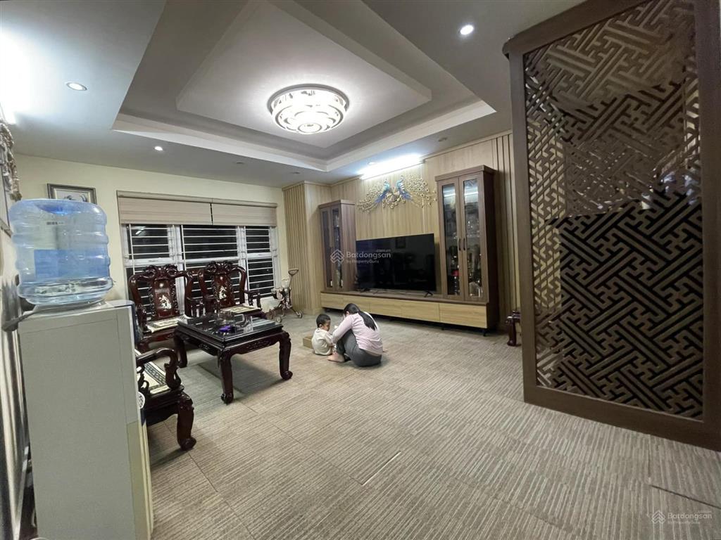 Vợ chồng cần tiền bán gấp căn 123m2 (3pn  2vs), ban công đông  nam, giá 8.1 tỷ (có thương lượng)