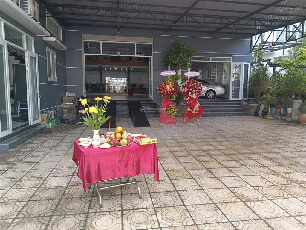 Cho thuê mặt tiền đ. cmt8, dtsd 500m² thích hợp kinh doanh, văn phòng, trung tâm dạy học