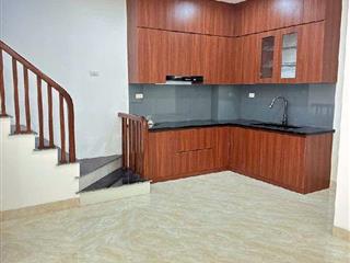 Bán nhà ở Đức Giang, 30m ra mặt phố, nhiều tiện ích. nhà 30,5m. giá 6x tỷ , x tiểu học (