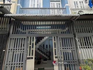 Nhà đẹp 1 trệt 1 lầu gần chợ hóc môn, đông dân cư, giá 2,1 tỷ