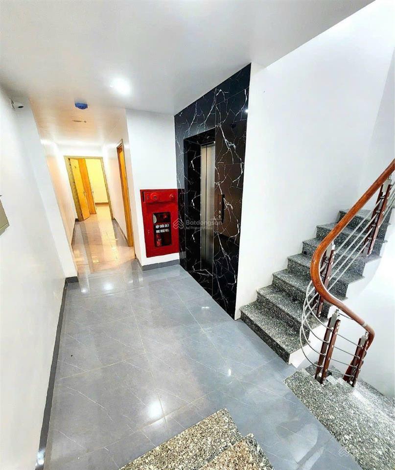 Cực hời! tòa chdv thái thịnh, 18pkk, dt 1,1 tỷ/năm, đang vận hành, lô góc, 10m ra ô tô, pccc gpxd