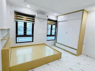 Phan trọng tuệ gà đẻ trứng vàng  6 tầng thang máy dòng tiền 60tr/tháng, 5m ra đường oto tránh