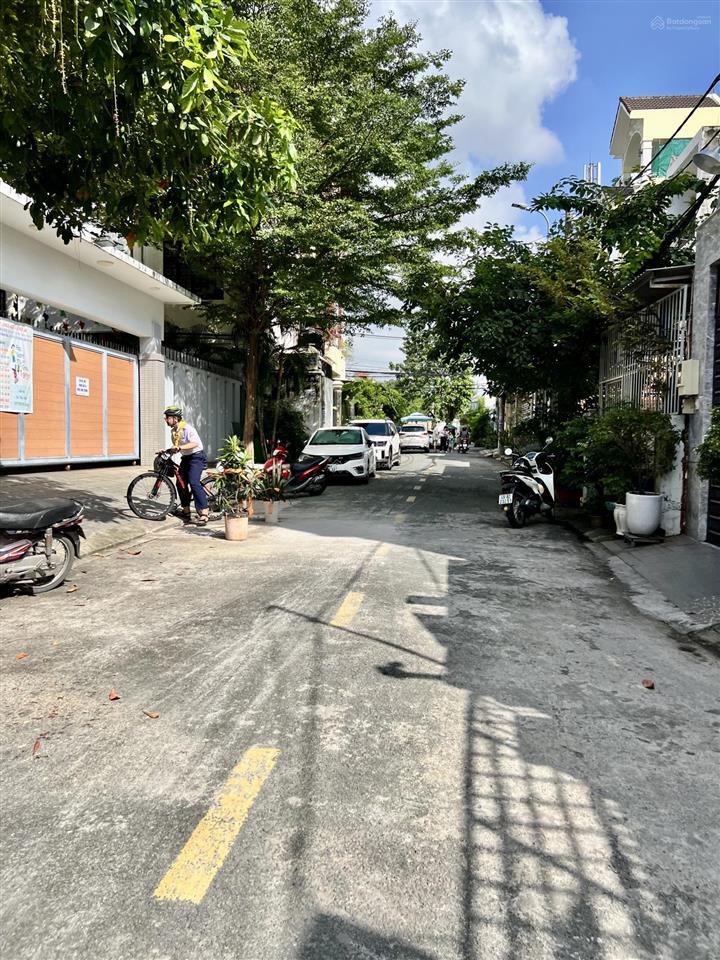 Bán nhà khu kiến thiết  hiệp phú  quận 9  sát đường dân chủ  nhà cấp 4  98m  giá chỉ 6,95t