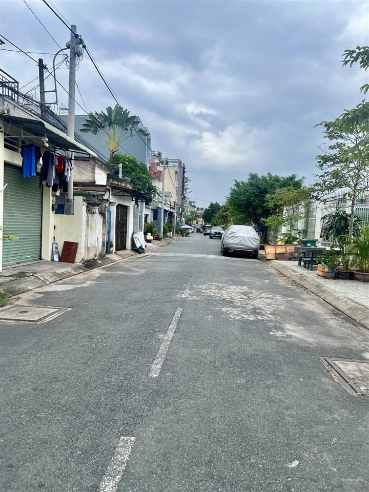 Mặt tiền đường dân chủ  khu kiến thiết  phường hiệp phú  nhà 2 tầng  91m2  giá 9,8t.