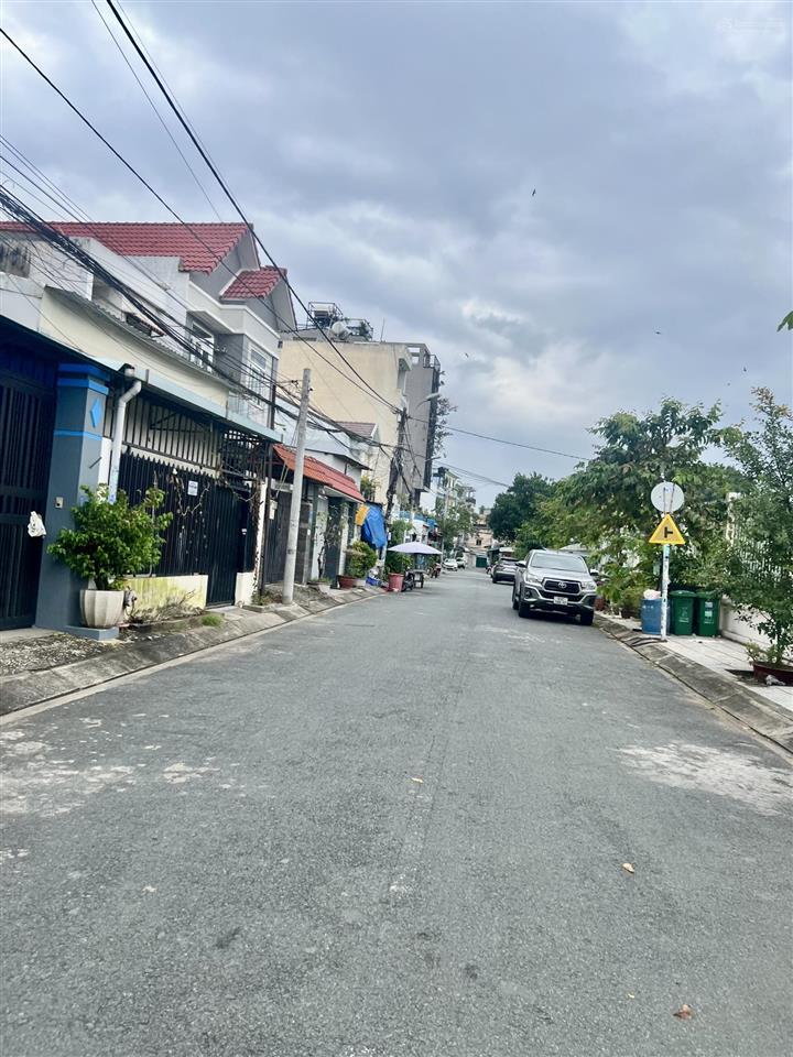 Mặt tiền đường dân chủ  khu kiến thiết  phường hiệp phú  nhà 2 tầng  91m2  giá 9,8t.