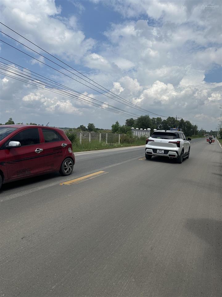 Chính chủ cần bán gấp lô đất mặt tiền tỉnh lộ 7 đường nhựa 30m dt 6x24,shr,thổ nền cao chỉ 1ty93