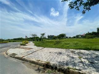 Bán gấp nền đất thổ cư 100m2 giá 900tr, nằm ngay đường tỉnh lộ 7, củ chi. shr, giá rẻ.