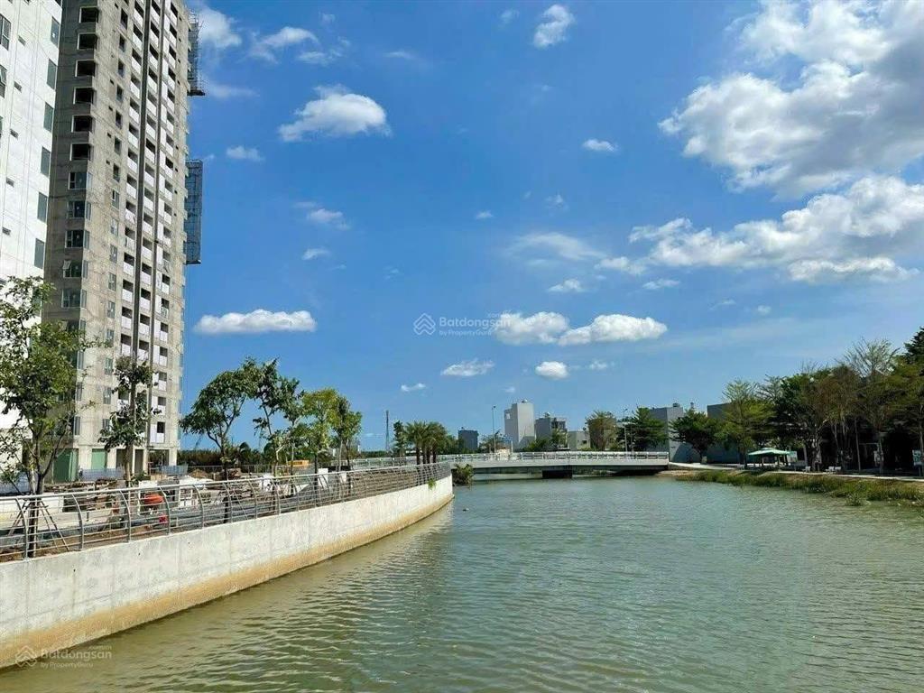 Cần bán gấp căn hộ 3pn3wc 95m2 tại quận 9 với giá chỉ 5,25 tỷ với view sông trọn đồi