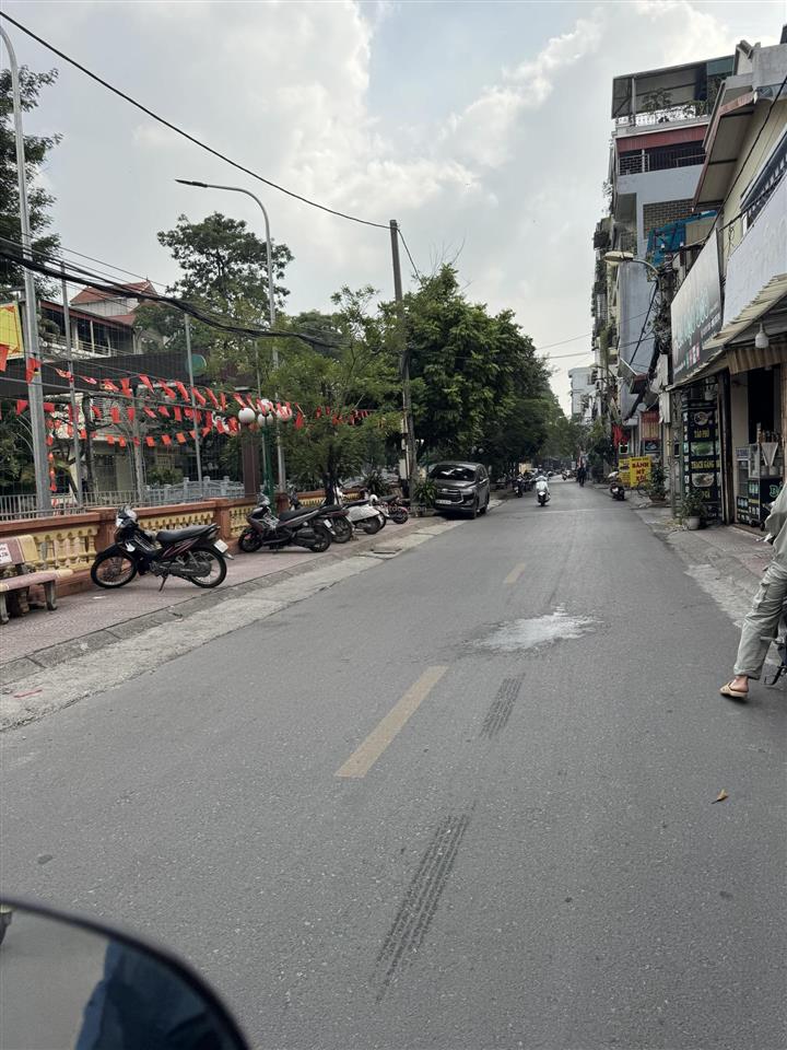 Ô cách việt hưngngô gia tự nhà đẹp dân xây , 4 tầng  phân lô cao cấp quân đội