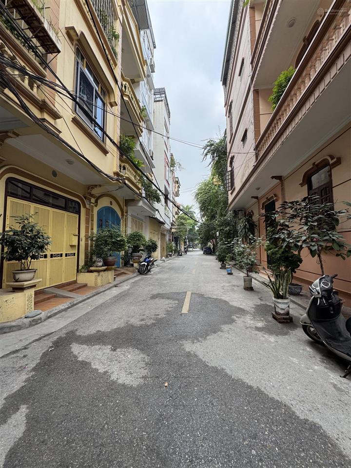 Ô cách việt hưngngô gia tự nhà đẹp dân xây , 4 tầng  phân lô cao cấp quân đội