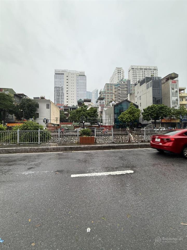 Bán nhà phân lô trần thái tông  vị trí đẹp bậc nhất khu vực  kinh doanh  2 mặt tiền  giá 22tỷ