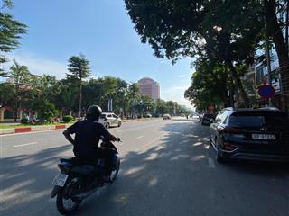 Bán phân lô hoàng quốc việt  view hồ  ô tô 7 chỗ vào nhà  100m2  30 tỷ