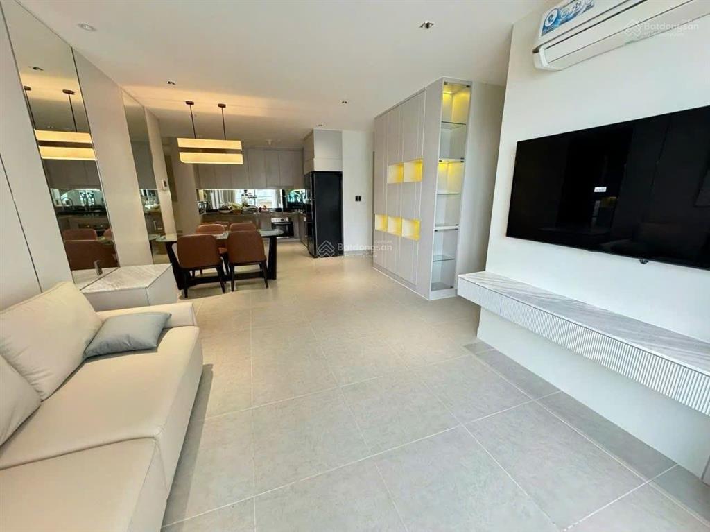 Kẹt bank bán gấp căn góc 2pn 90m2 chỉ 7,5 tỷ mt bến vân đồn, q4. tầng 25 view thoáng.  0935 386 ***