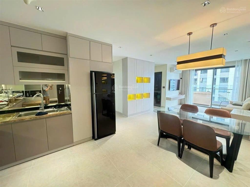 Kẹt bank bán gấp căn góc 2pn 90m2 chỉ 7,5 tỷ mt bến vân đồn, q4. tầng 25 view thoáng.  0935 386 ***