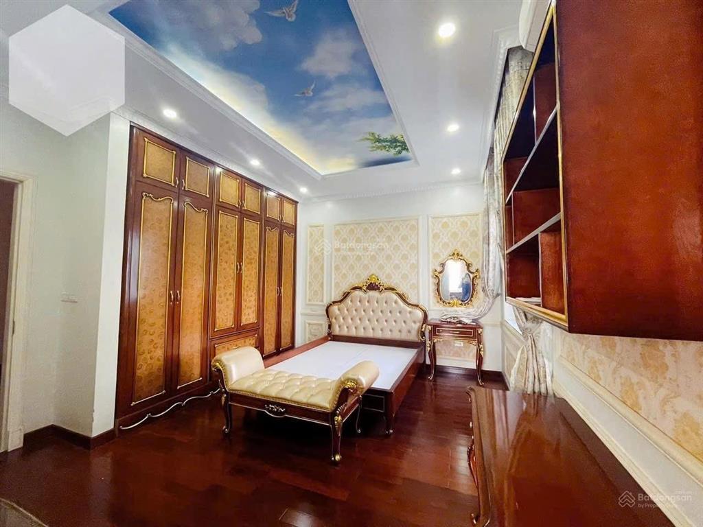 Cho thuê biệt thự ở vinhomes riverside, 40 triệu, 168m2, 4pn, 4wc, có thang máy.