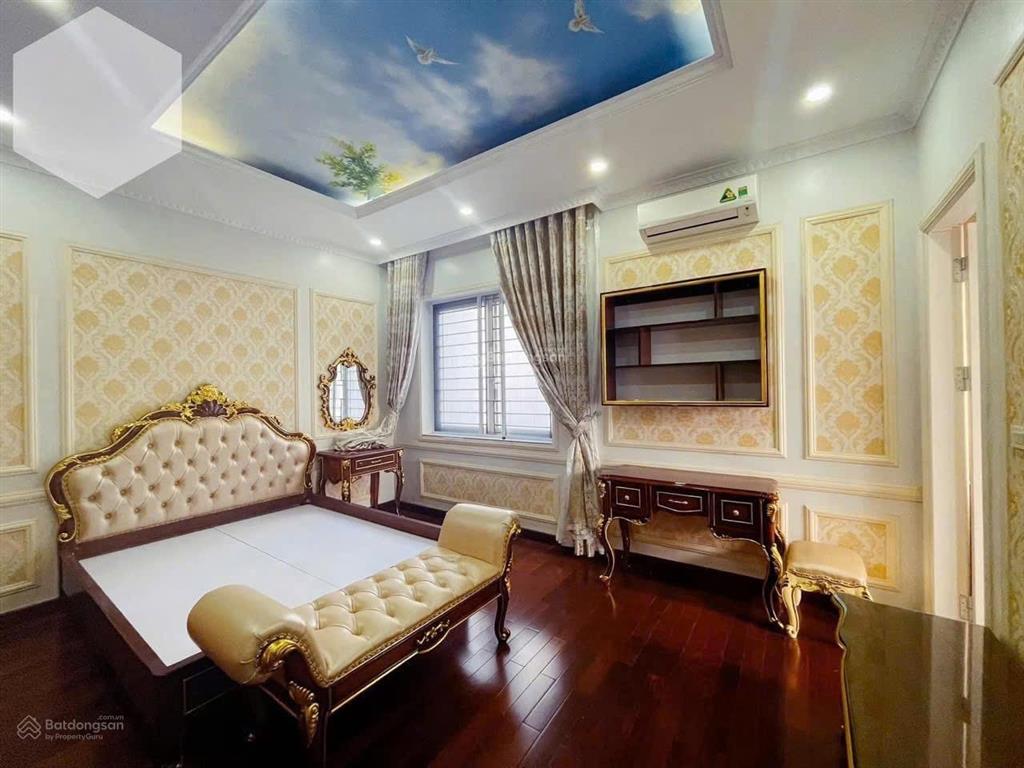 Cho thuê biệt thự ở vinhomes riverside, 40 triệu, 168m2, 4pn, 4wc, có thang máy.