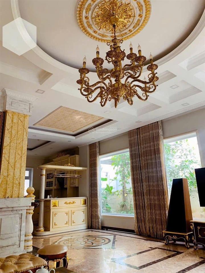 Cho thuê biệt thự ở vinhomes riverside, 40 triệu, 168m2, 4pn, 4wc, có thang máy.