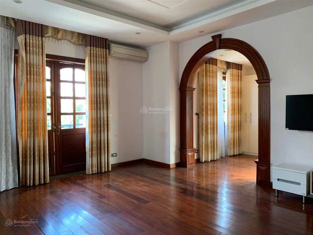 Cho thuê bt đẹp xuất sắc 4pn, 4vs, 450m2 tại vinhomes riverside, long biên, 50 triệu