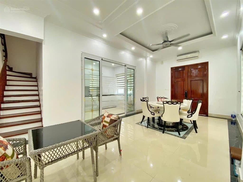 Cho thuê bt 205m2, 40 triệu vnd tại vinhomes riverside, long biên, hà nội