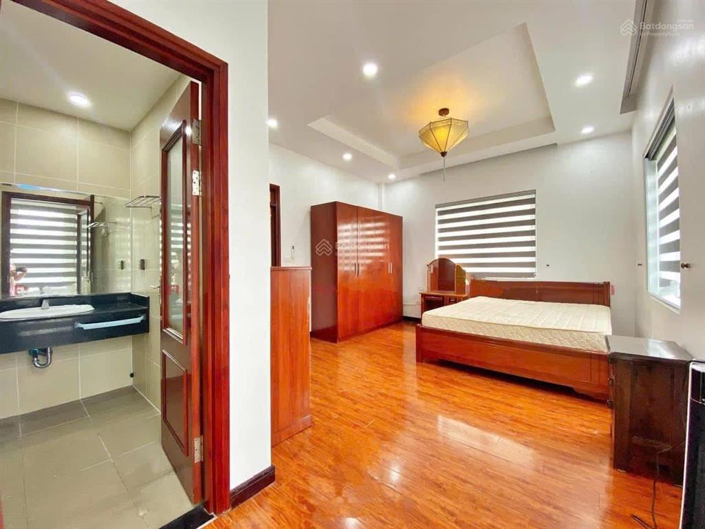 Cho thuê bt 205m2, 40 triệu vnd tại vinhomes riverside, long biên, hà nội