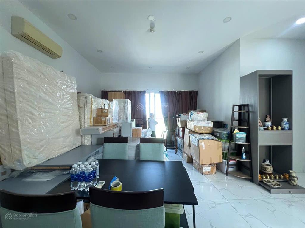 Chủ cần tiền bán gấp căn hộ . gấp gấp lắm rồi dt 119,7m2+100m2 sân thượng . giá 19,5 tỷ