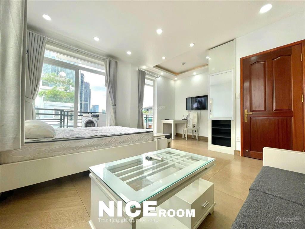 Studio  ban công thoáng mát  gần trung tâm