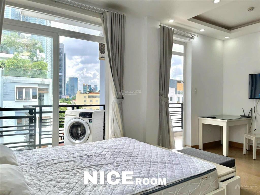 Studio  ban công thoáng mát  gần trung tâm