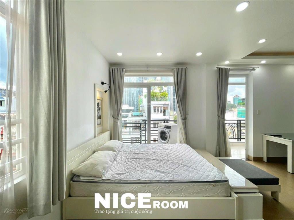 Studio  ban công thoáng mát  gần trung tâm