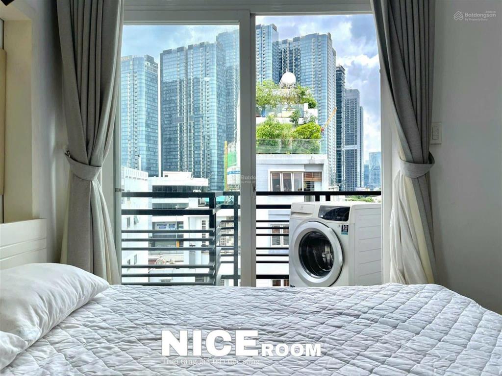 Studio  ban công thoáng mát  gần trung tâm