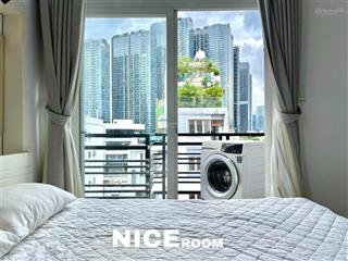 Studio  ban công thoáng mát  gần trung tâm