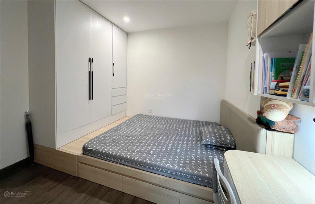 Cần bán gấp căn 2pn 2vs, view trực diện vincom long biên, hoàn thiện đẹp.