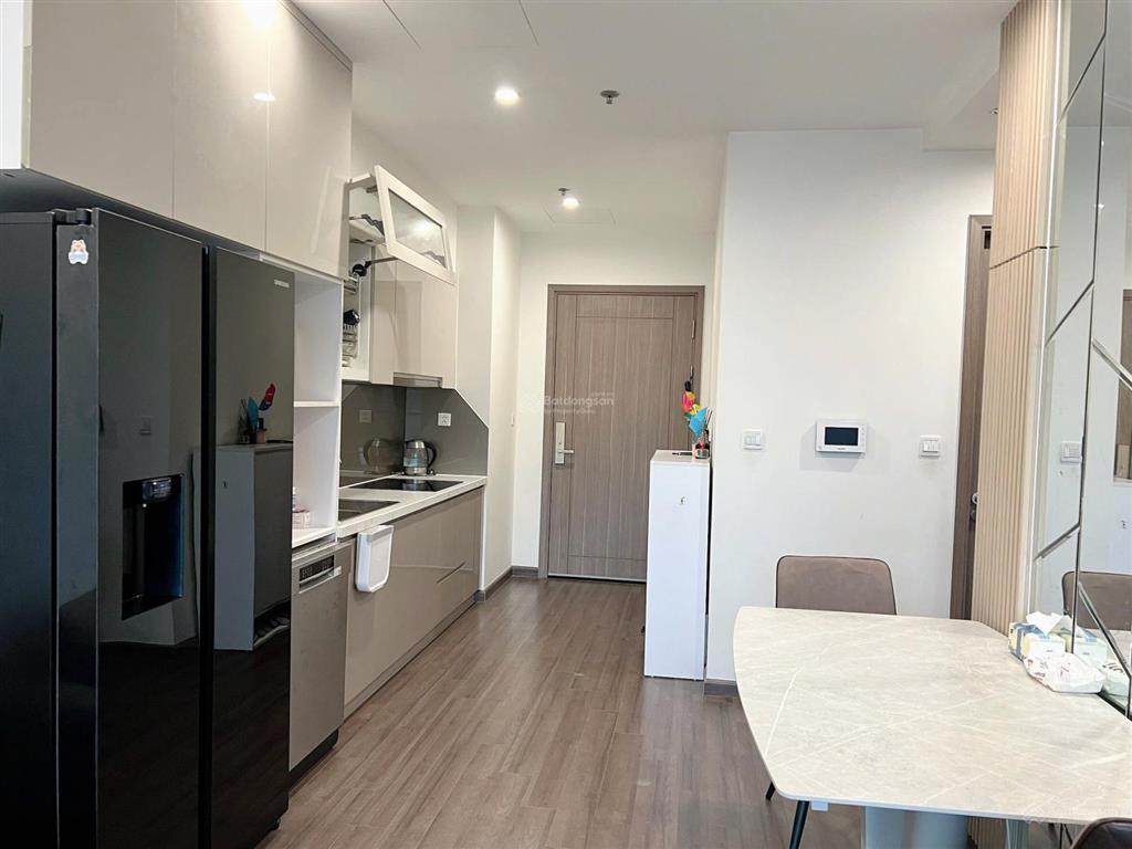 Cần bán gấp căn 2pn 2vs, view trực diện vincom long biên, hoàn thiện đẹp.