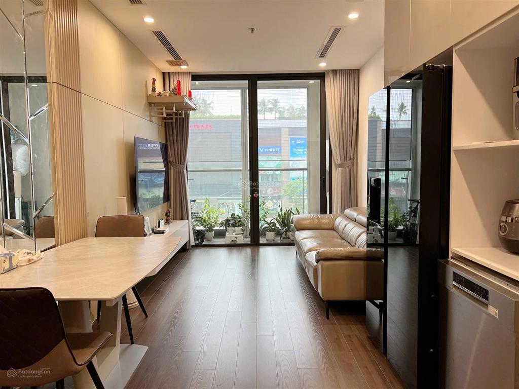 Cần bán gấp căn 2pn 2vs, view trực diện vincom long biên, hoàn thiện đẹp.