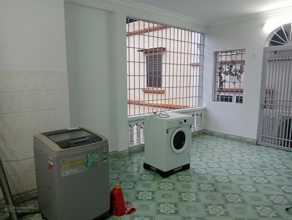 Chính chủ bán nhà đẹp đường lạc long quân, tây hồ  hà nội, tiện ích xung quanh đầy đủ