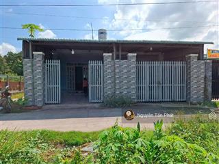 2 căn nhà liền kề, ngang 10m, trung tâm thị trấn. 1,6 tỷ