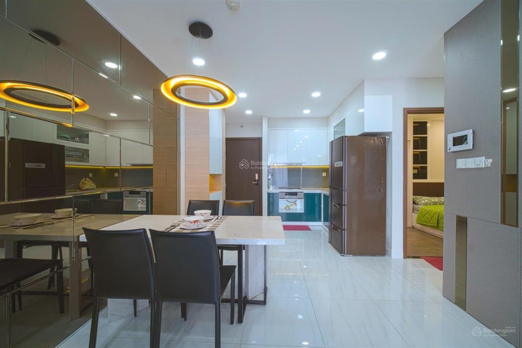 Bán chcc hùng vương plaza, quận 5. dt 117m2 3 phòng ngủ 3wc, giá 8,8 tỷ có sổ hồng ( view mát )