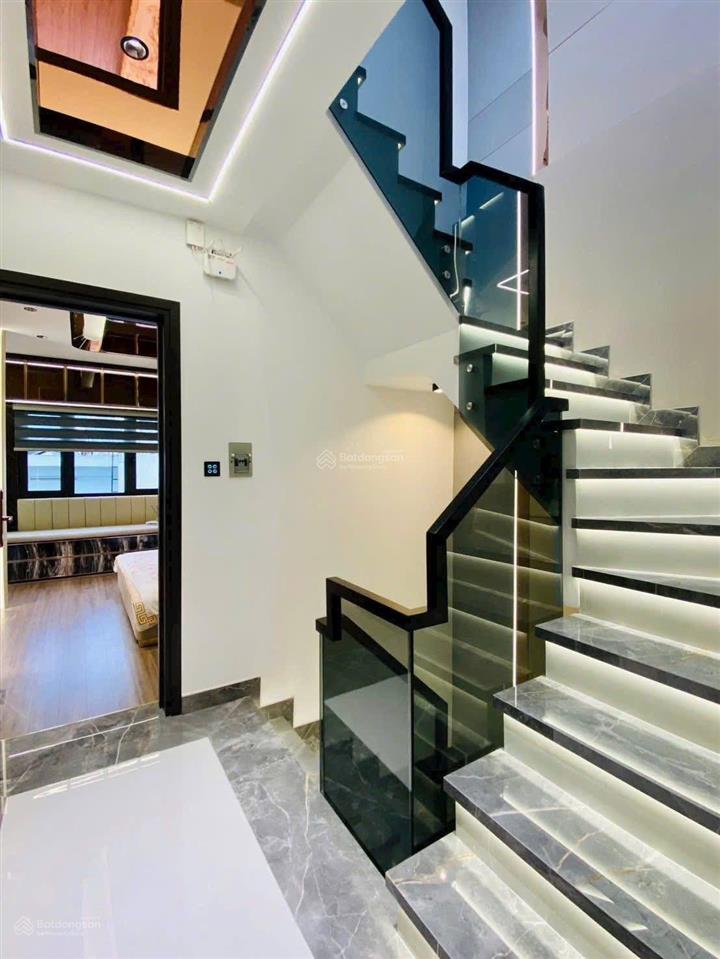 Hàng thơm mới xây dựng, đường nguyễn văn thươngq.bình thạnh. giá 4tỷ050/87,5m2, gần chợ văn thánh.