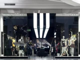 Cho thuê nhà mặt phố huế dt 170m2 x 2,5 tầng mt 6m vị trí đẹp