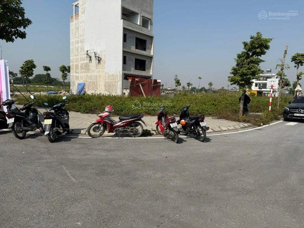 Lô góc  phân lô vỉa hè 5m  view công viên lễ pháp dt 106m2 lô góc quá đẹp. view vườn hoa phù hợp