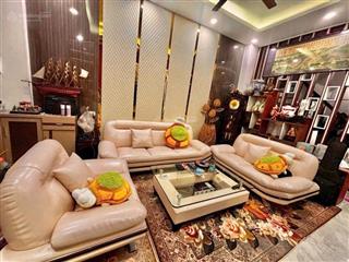 Bán nhà thịnh quang 46m2, 5 tầng, full nội thất, 2 mặt thoáng, ô tô đỗ cửa