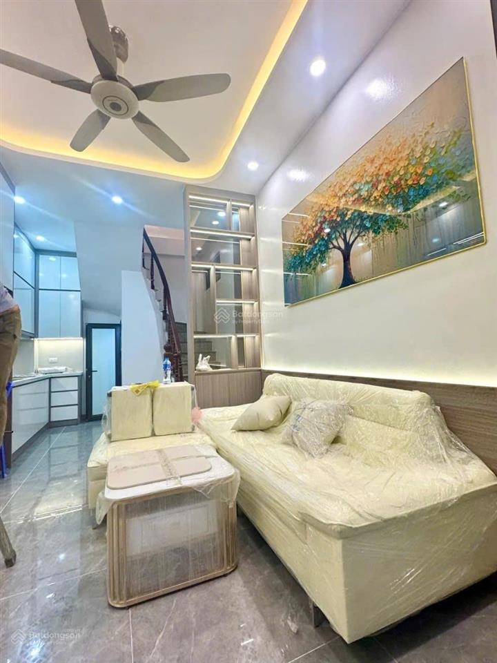 Bán nhà giải phóng, 30m2, 5 tầng, 7.8 tỷ, đi bộ ra bến xe nước ngầm, gần hồ linh đàm