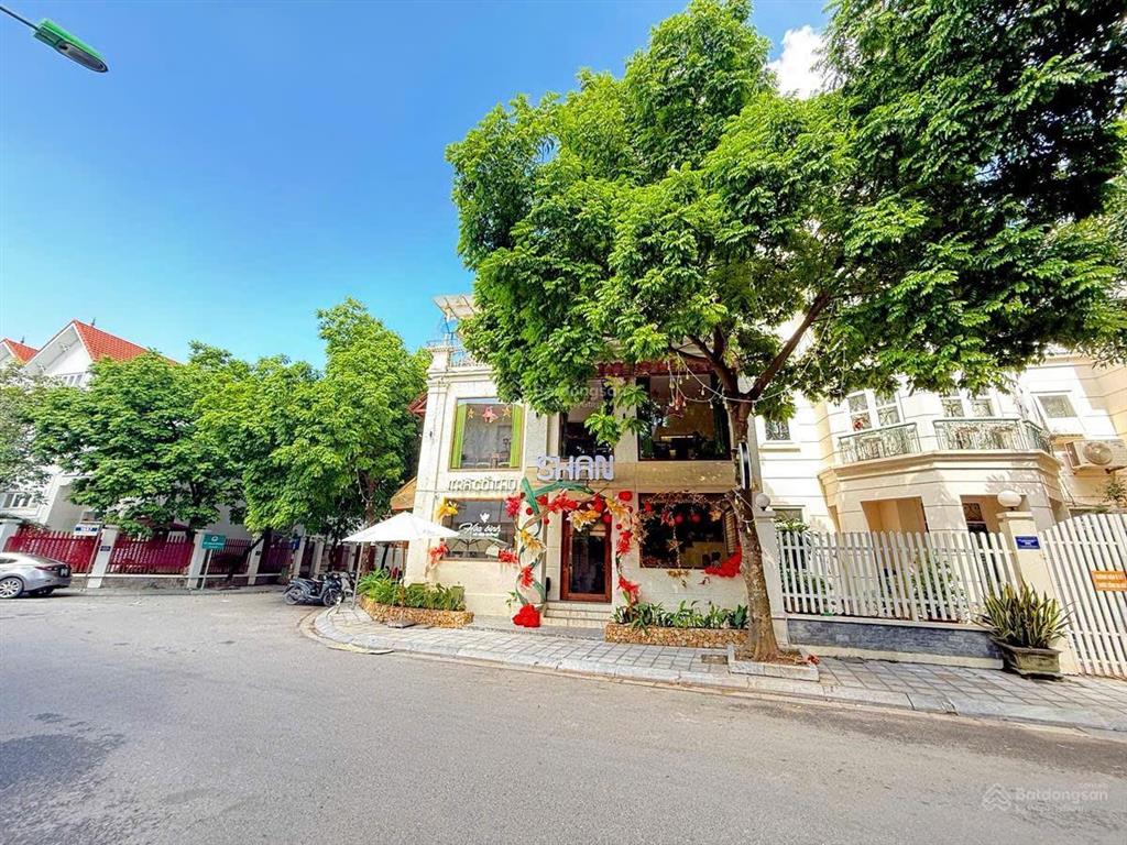Bán biệt thự làng việt kiều châu âu 135m2 2 mặt đường full nội thất đang cho thuê 0927 113 ***