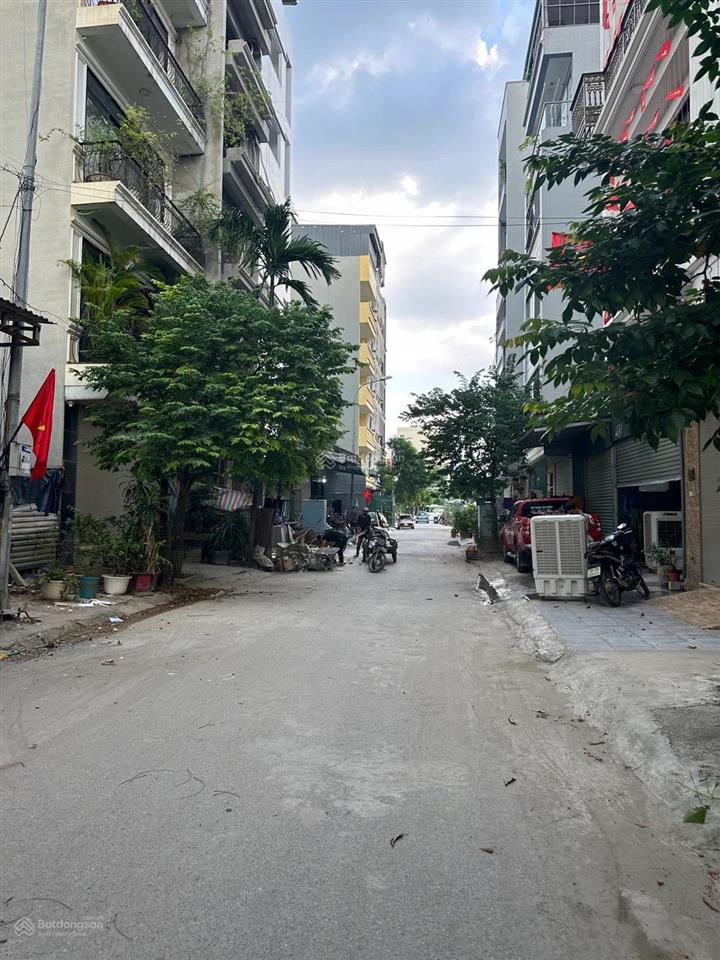 Tôi chính chủ cần bán gấp đất 50m2 dịch vụ vạn phúc oto tránh nhau chỉ 13tỷ9 gần hồ vp 0927 113 ***